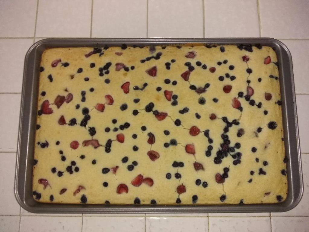 blueberry strawberry sheet pan pancakes