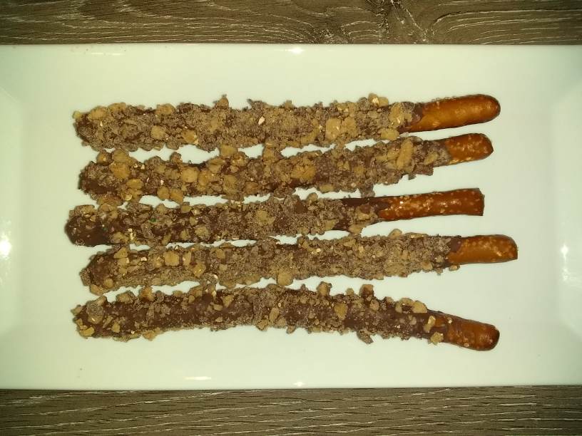 Chocolate Dipped Pretzel Rods With Heath Topping