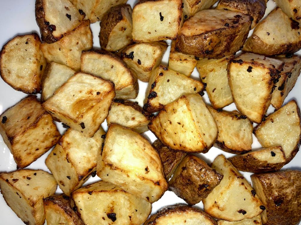 Air Fryer Garlic Potatoes
