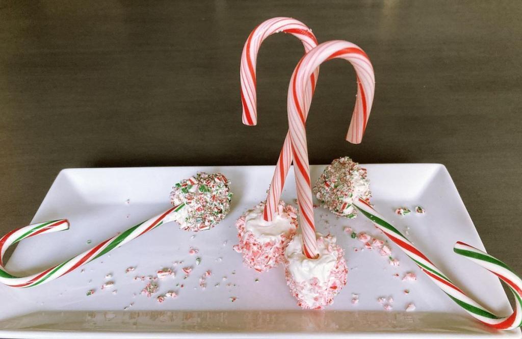Candy Cane Marshmallow&nbsp;Pops