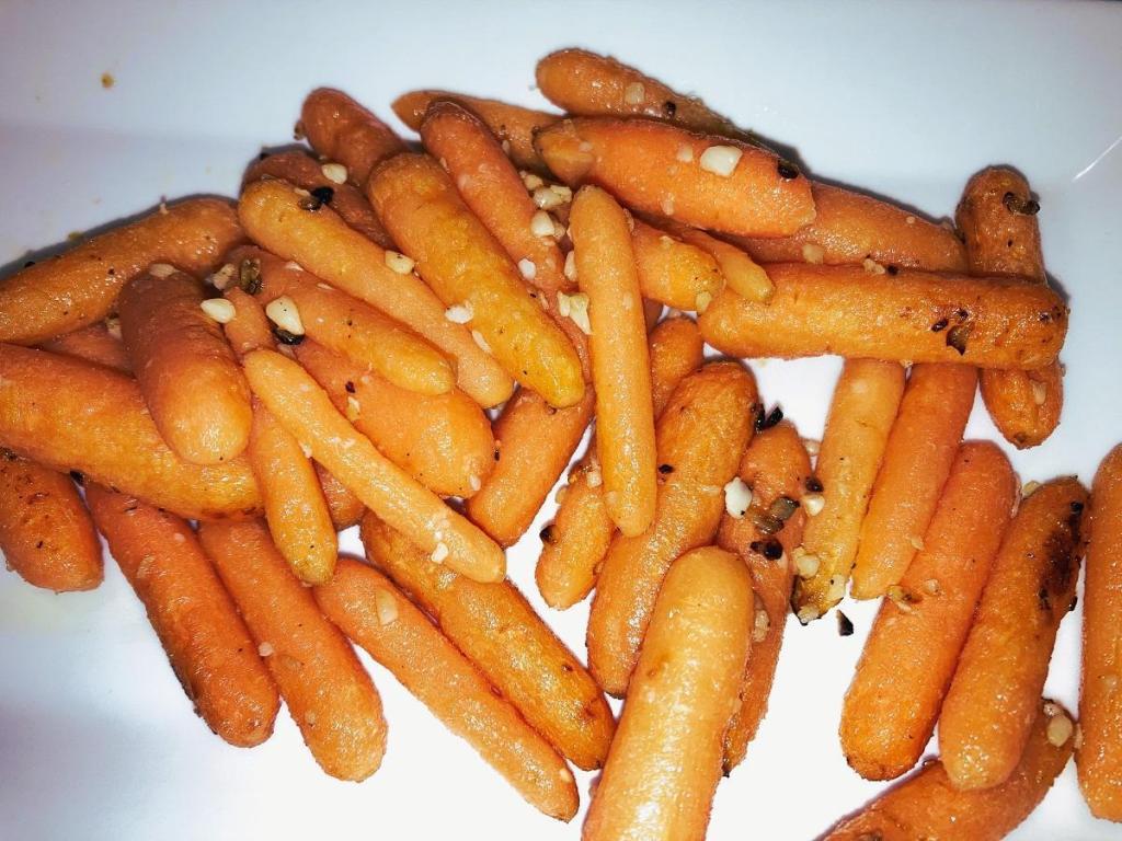 Air Fryer Garlic Carrots