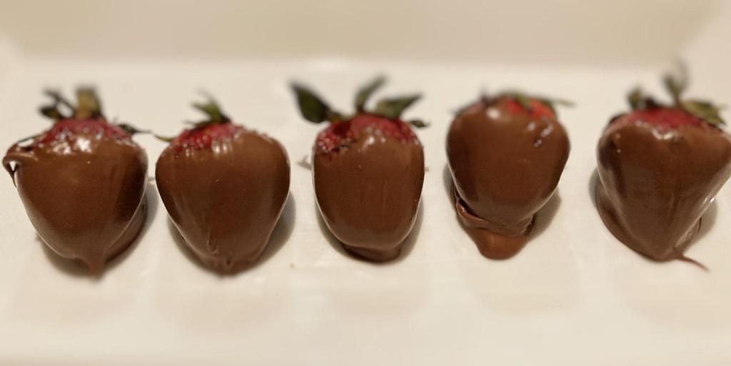 Nutella Dipped Frozen&nbsp;Strawberries