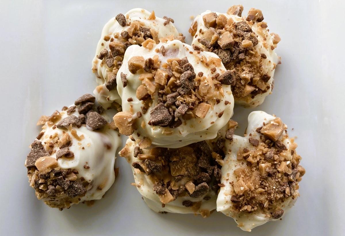 White Chocolate Peanut Clusters with Heath Topping