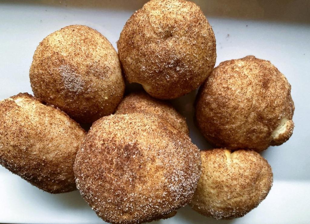 Cinnamon Cream Cheese Balls